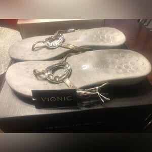 Vionic Flip-Flop with Medallion (Silver) Size 11